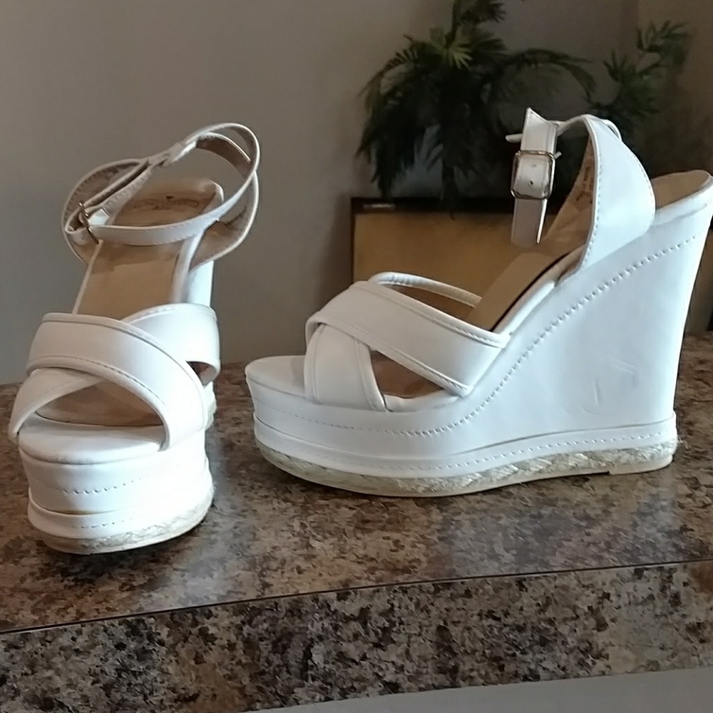 White Wedges